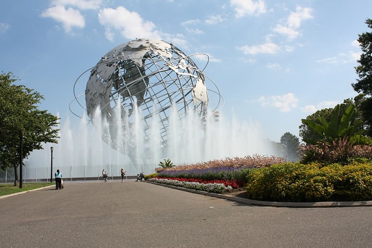 Beautiful and famous fountains found all around the world, Unisphere Fountain, New York, USA