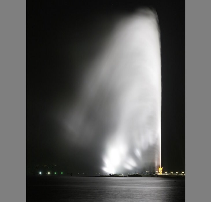 Beautiful and famous fountains found all around the world, King Fahd’s Fountain (Tallest In The World), Jeddah, Saudi Arabia