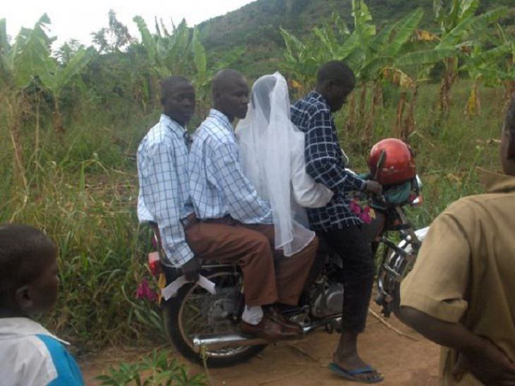 Hilarious photos showing things that can happen only in Africa, 4 men sitting on a motorbike
