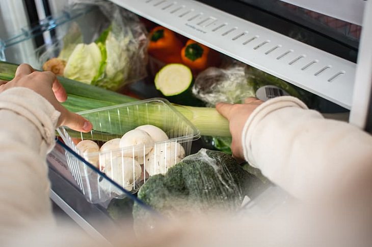 Food safety facts and myths you need to know about, vegetables being placed in refrigerator crisper