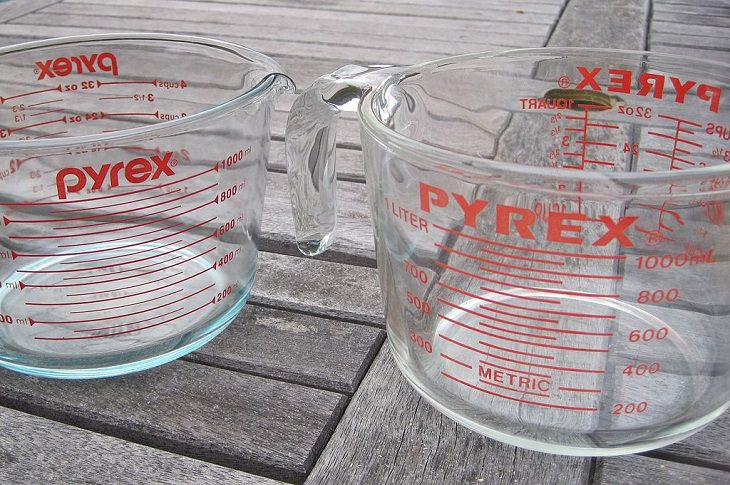 Downsizing and labelling marketing ploys done to trick Customers by big companies, Two pyrex measuring glasses