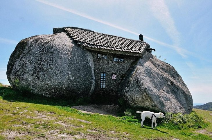 Weirdly designed and bizarre buildings from around the world, House of the Rock (Casa do Penedo) found between Celorico de Basto and Fafe Portugal