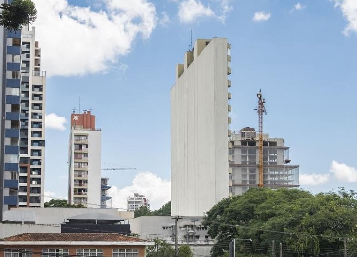 Weirdly designed and bizarre buildings from around the world, The thinnest building in Curitiba, Brazil