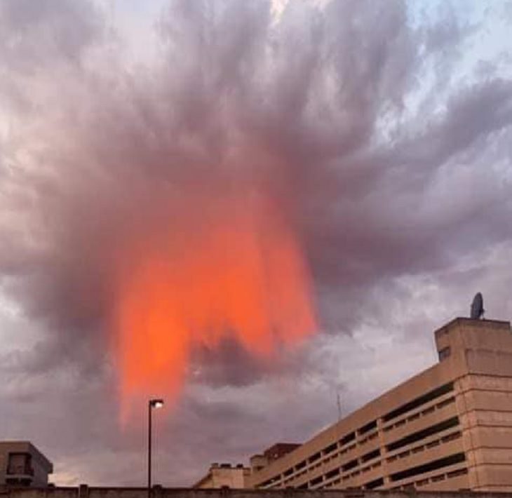 Imágenes de lo poderosa que es la naturaleza Este fenómeno meteorológico ocurre cuando un rayo de lluvia se evapora antes de que pueda caer, se llama virga