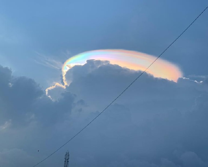 Imágenes de lo poderosa que es la naturaleza Una nube de arco iris