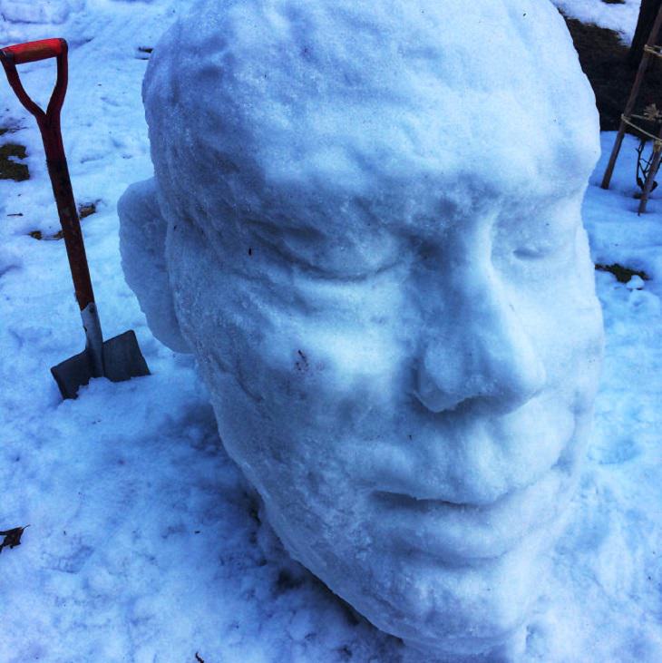 Residents of Tokyo create creative and unique snowmen and ice sculptures, Snow sculpture of a giant head