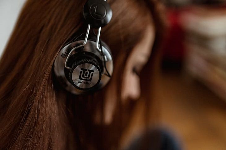 Weird and bizarre facts about the human body, Young woman wearing headphones listening to music