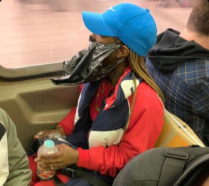 Hilarious photos of strange masks spotted on the subway, Woman with a black plastic bag on her face