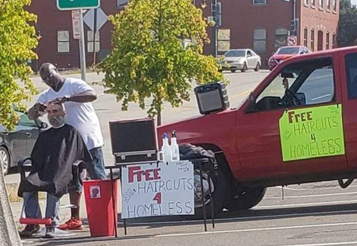 Photos of feel good stories that will make you smile, Man giving haircut to someone on the street