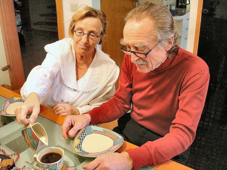 Best online free courses, classes, and lessons for seniors, Old Woman putting milk in man's coffee