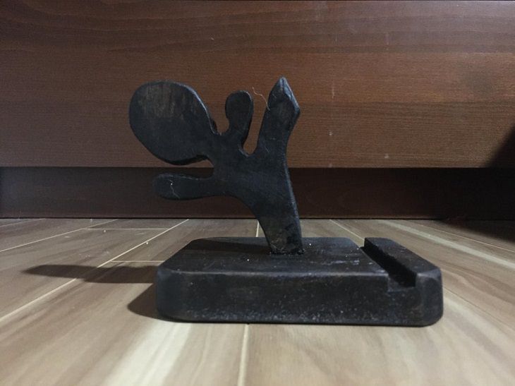 Wood masterpieces made by amateurs and experts, A phone stand with a kicking ninja