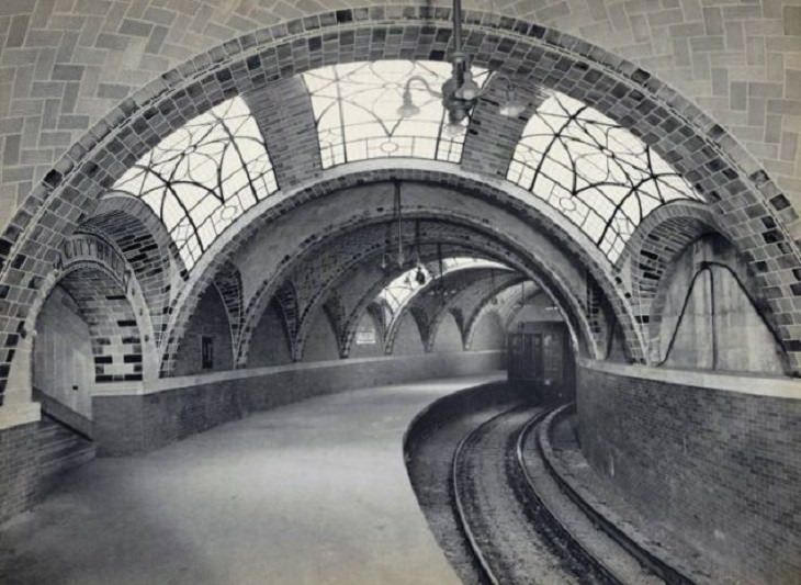 Historical photographs, The original subway station for City City Hall called the IRT Lexington Avenue Line, 1904