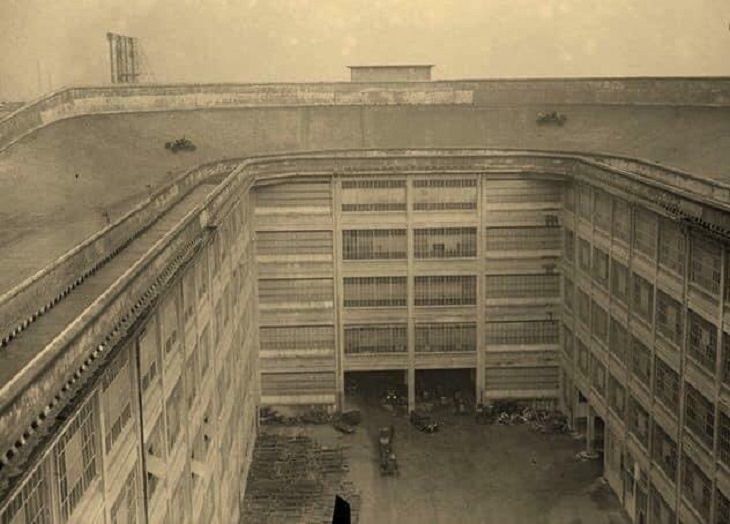 Historical photographs, Cars being tested on the roof of the Fiat Factory, 1929