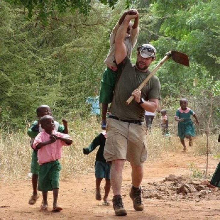 Feel Good Photographs that show sweet stories and acts of kindness, Expedition leader playing with kids