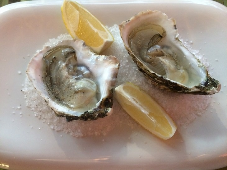 Foods that are rich in Vitamin D, Oysters