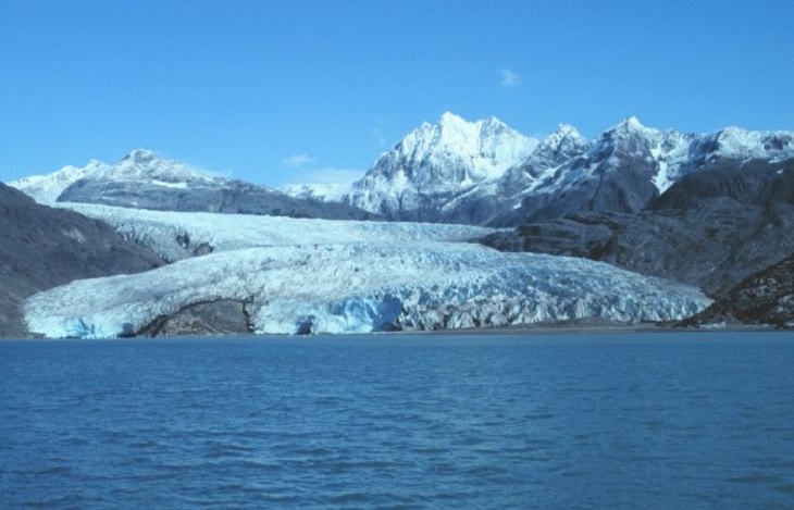 Different types of beautiful glaciers found all across Alaska, U.S.A, Riggs Glacier, a glacier starting at the southern slopes of the Takhinsha Mountains, in Glacier Bay National Park and Preserve, Alaska