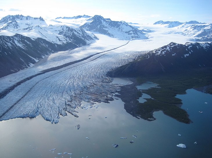 Different types of beautiful glaciers found all across Alaska, U.S.A, Bear Glacier, the largest and longest glacier in Kenai Fjords National Park in the Kenai Peninsula of south-central Alaska