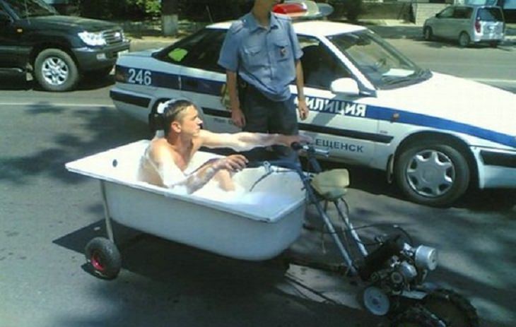 Strange, odd and weird things only found in Russia, bathtub attached to a motorcycle