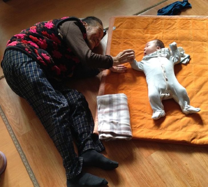 Photographs that show comparisons of things and occurrences in nature, A one month old baby next to his 97 year old grandmother
