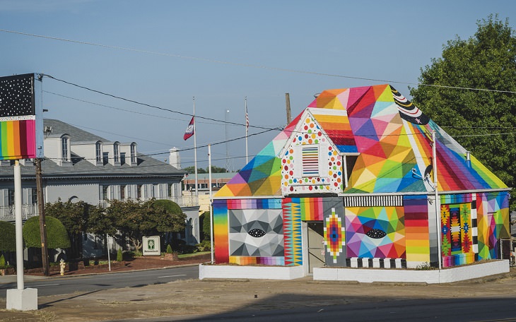 The best and most beautiful street art murals in all states across the United States of America, that send messages of culture, history and community, Arkansas, Fort Smith, Universal Chapel, by Okuda San Miguel