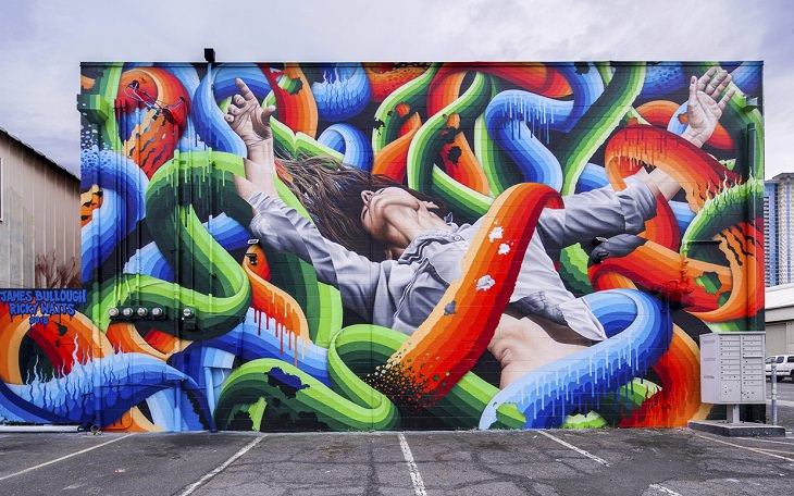 The best and most beautiful street art murals in all states across the United States of America, that send messages of culture, history and community, Hawaii, Honolulu, Tentacles, by Ricky Watts and James Bullough