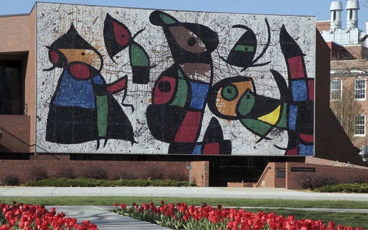 The best and most beautiful street art murals in all states across the United States of America, that send messages of culture, history and community, Kansas, Wichita, Personnages Oiseaux, by Joan Miró (1893–1983)