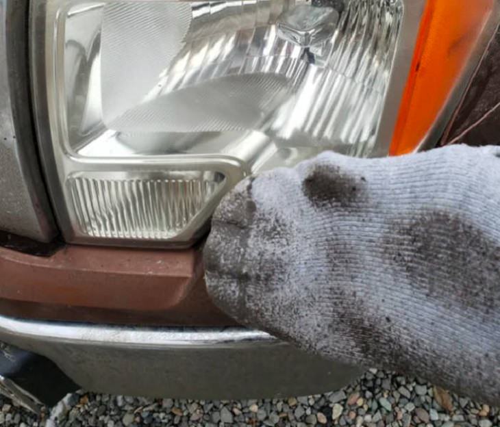 Handy tips and tricks for every car owner and driver, clean headlights with old socks