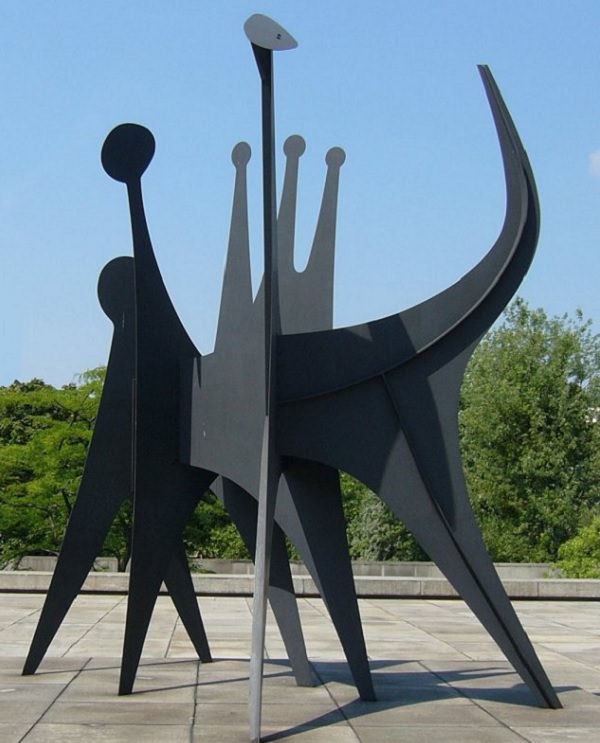 Famous sculptures and works of art from 20th Century American artist and sculptor, Alexander Calder, Têtes et queue (Heads and tail) (1965), Berlin, Germany