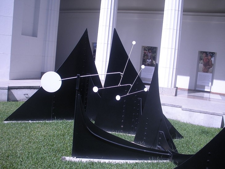 Famous sculptures and works of art from 20th Century American artist and sculptor, Alexander Calder, La Ciudad (1960), Galería de Arte Nacional, Caracas, Venezuela