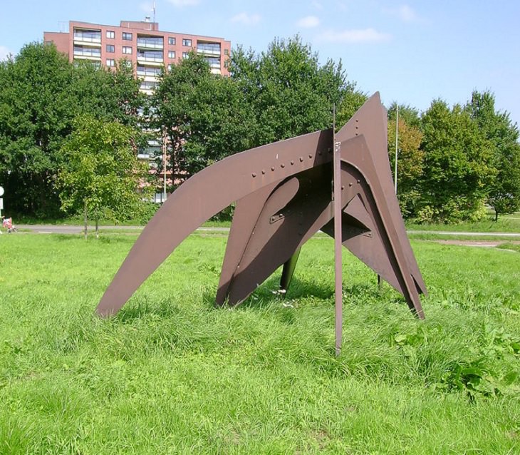 Famous sculptures and works of art from 20th Century American artist and sculptor, Alexander Calder, Le tamanoir (The Anteater) (1963), Rotterdam, Netherlands