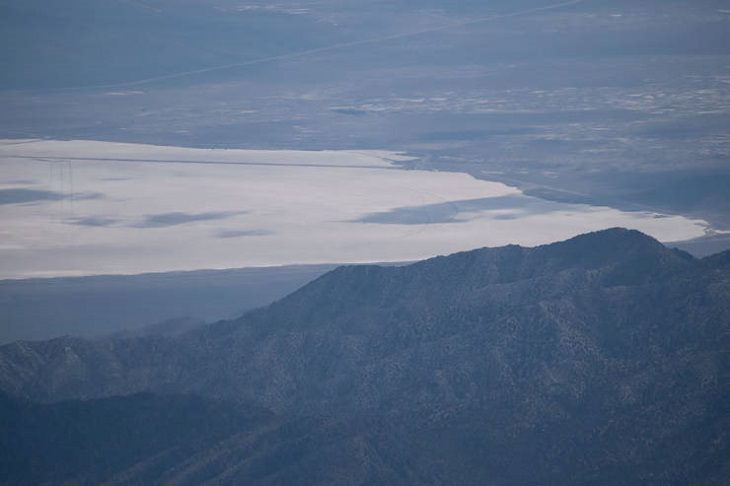 Photographs taken by private and commercial pilot from California, Gabriel Zeifman, while flying legally over mysterious Area 51 (United States Air Force Facility Homey Airport (KXTA) and Groom Lake)