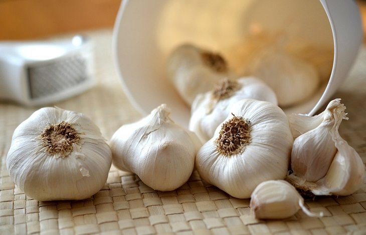 Eating garlic , immunity