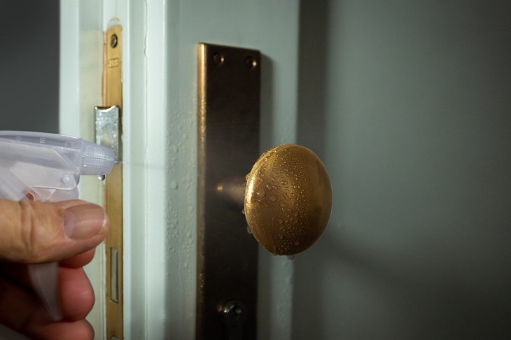 Door knobs , clean, spray