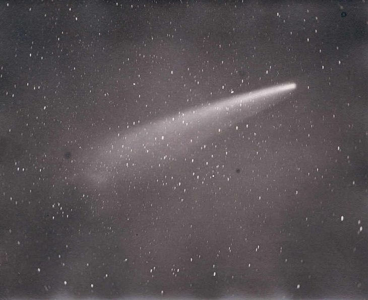 Comets that passed over earth in the last 5 centuries, The Great Comet of 1882, which, at its brightest, was visible in daylight next to the sun, officially designated C/1882 R1, 1882 II, and 1882b