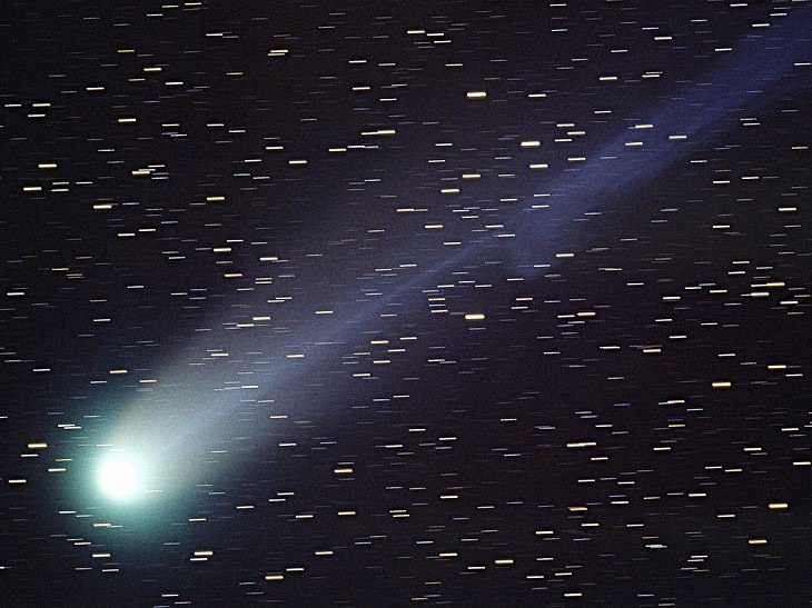 Comets that passed over earth in the last 5 centuries, Comet Hyakutake, came the closest to Earth than any other comet in the last 200 years, officially designated C/1996 B2