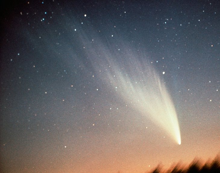 Comets that passed over earth in the last 5 centuries, Comet West, one of the brightest astronomical bodies to pass through the Solar System in 1976, officially designated C/1975 V1, 1976 VI, and 1975n
