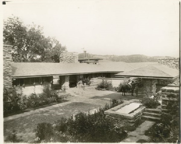 Houses and buildings designed by architect Frank Lloyd Wright, pioneer of organic architecture, prairie school homes and textile block buildings, Taliesin East, Taliesin North, Taliesin Spring Green, School of Architecture, Wisconsin