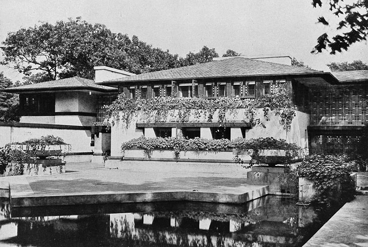 Houses and buildings designed by architect Frank Lloyd Wright, pioneer of organic architecture, prairie school homes and textile block buildings, Coonley House, Avery Coonley House, national historic landmark, Illinois