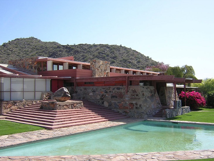 Houses and buildings designed by architect Frank Lloyd Wright, pioneer of organic architecture, prairie school homes and textile block buildings, Taliesin West, Scottsdale, Arizona, School of Architecture