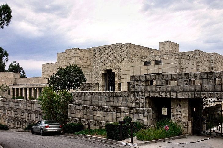 Houses and buildings designed by architect Frank Lloyd Wright, pioneer of organic architecture, prairie school homes and textile block buildings, Ennis House, Los Feliz, Los Angeles, California
