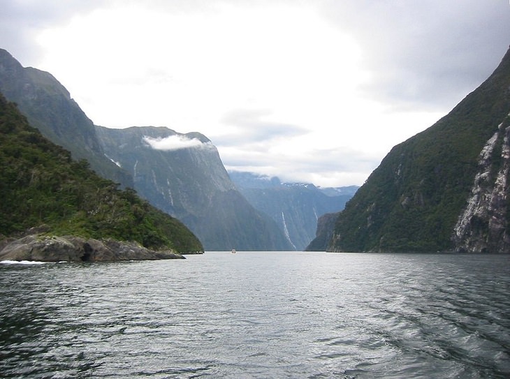 Photographs of the beautiful sights, mountains, falls and wildlife in Milford Sound, also known as Piopiotahi, found in between the Te Waipounamu Heritage Site, the Fiordland National Park and the Piopiotahi Marine Reserve, New Zealand, The inlet of Milford Sound