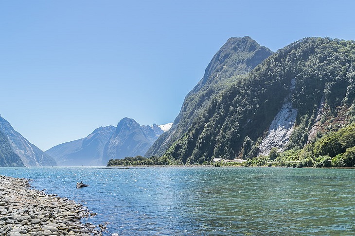 Photographs of the beautiful sights, mountains, falls and wildlife in Milford Sound, also known as Piopiotahi, found in between the Te Waipounamu Heritage Site, the Fiordland National Park and the Piopiotahi Marine Reserve, New Zealand, Milford Sound in Fiordland National Park