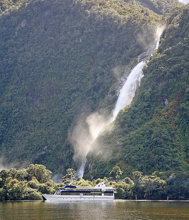 Photographs of the beautiful sights, mountains, falls and wildlife in Milford Sound, also known as Piopiotahi, found in between the Te Waipounamu Heritage Site, the Fiordland National Park and the Piopiotahi Marine Reserve, New Zealand, Bowen Falls in Milford Sound