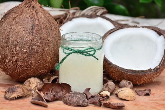 coconut oil with 2 coconuts