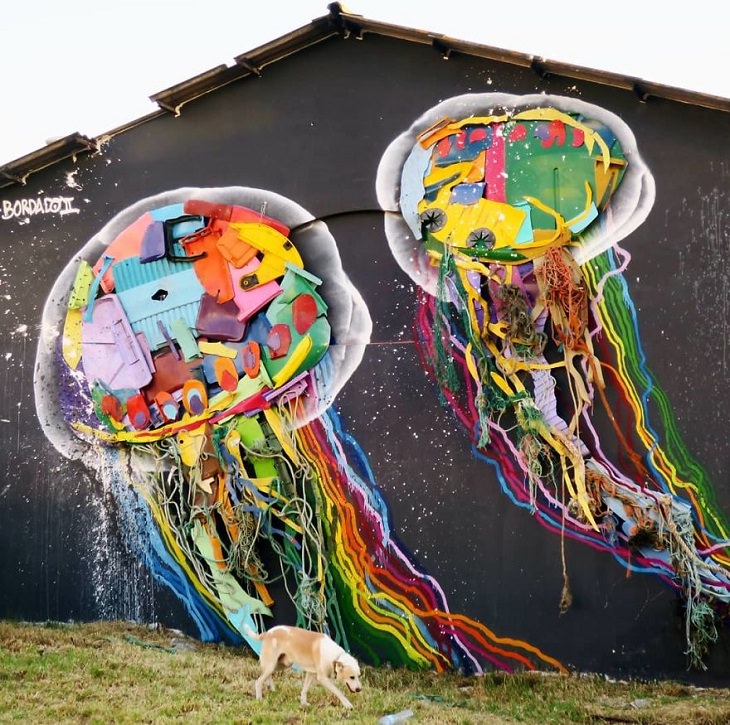 Animal Sculptures made of Trash by Portuguese Artist Artur Bordalo (Bordalo II), with an important anti-pollution message about the environment, ​jellyfish