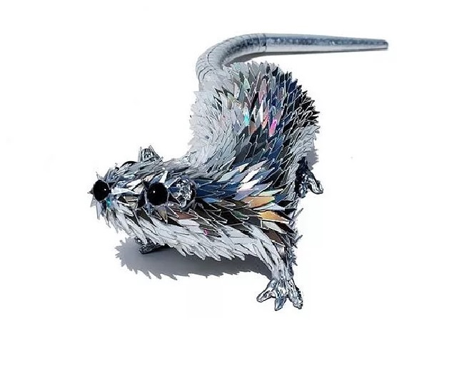 Animal sculptures by Sean Avery made from recycled CD’s