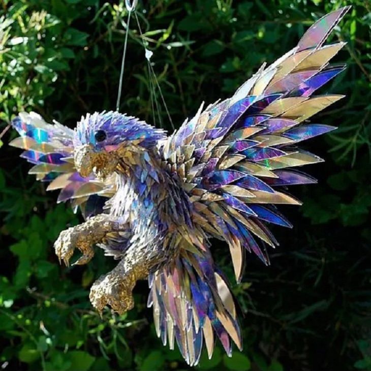 Animal sculptures by Sean Avery made from recycled CD’s