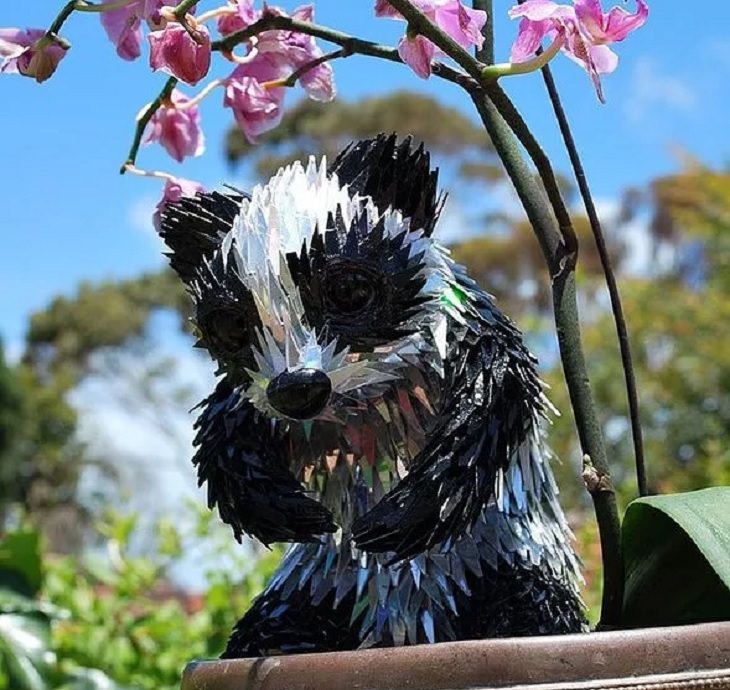 Animal sculptures by Sean Avery made from recycled CD’s