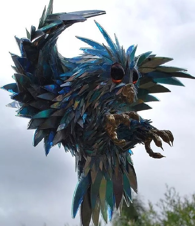 Animal sculptures by Sean Avery made from recycled CD’s