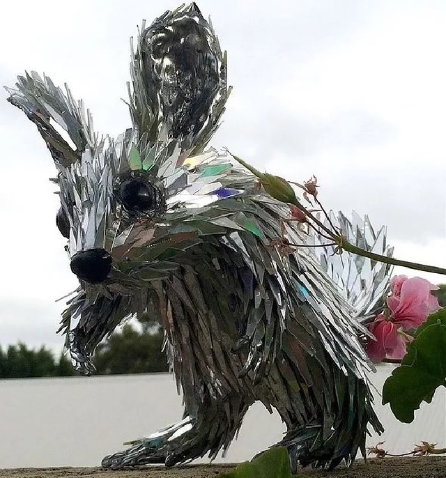 Animal sculptures by Sean Avery made from recycled CD’s